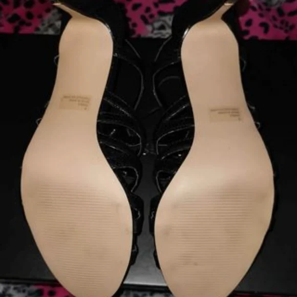 Expression size 8 black strappy heels - Picture 3 of 4